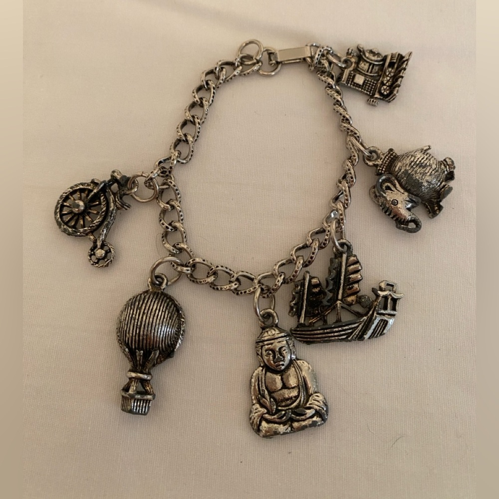 Vintage 1950's Leru Fashion Charm Bracelet.